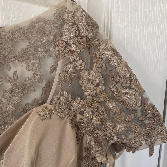 New La Femme lace back satin trumpet gown in frost Mother of the bride gown - Picture 8 of 8